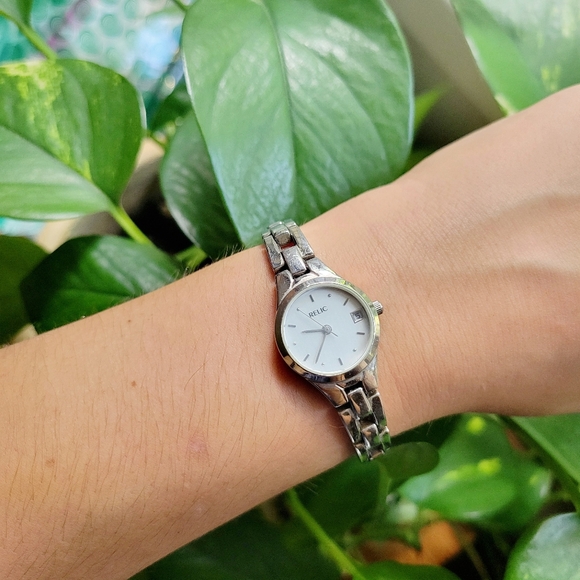 Classic Silver Relic Dainty Calendar Watch - Picture 7 of 13